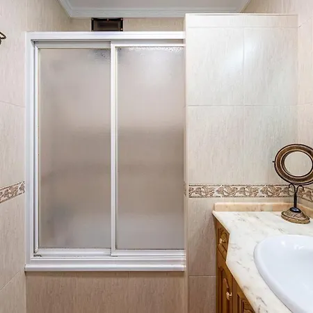 Apartment Bright 3-bedroom With Sea Views