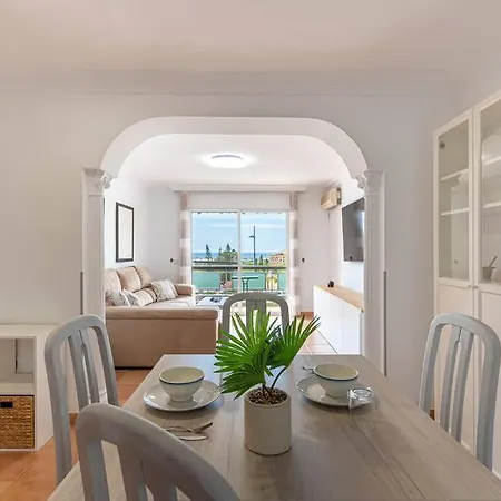 Bright 3-bedroom With Sea Views Marbella