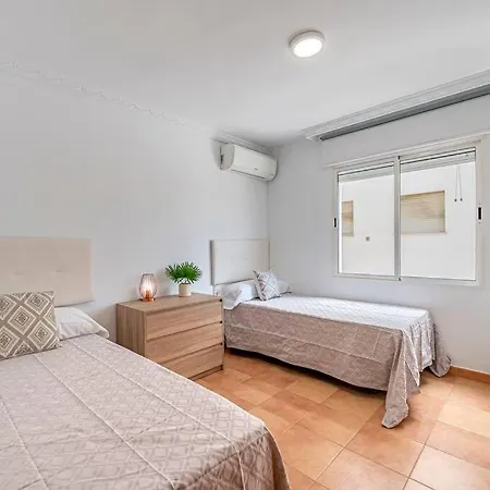 Bright 3-bedroom With Sea Views