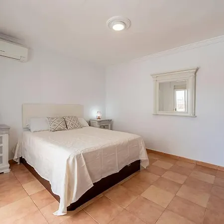 Apartment Bright 3-bedroom With Sea Views *