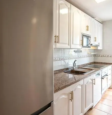Bright 3-bedroom With Sea Views Apartment