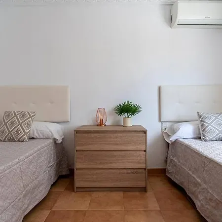 Bright 3-bedroom With Sea Views Apartment *