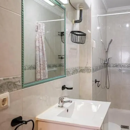 Apartment Bright 3-bedroom With Sea Views