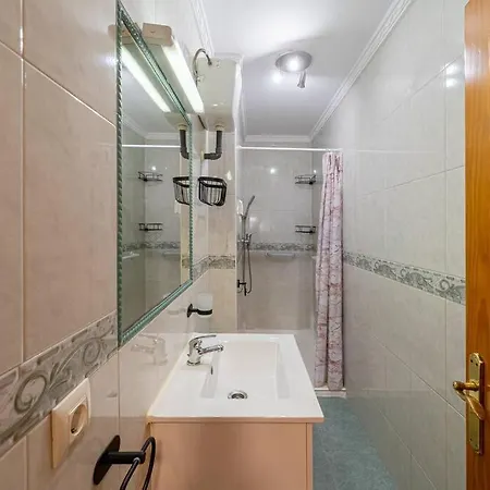 Apartment Bright 3-bedroom With Sea Views *