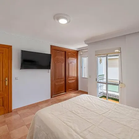 Bright 3-bedroom With Sea Views Apartment *