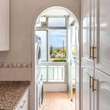 Apartment Bright 3-bedroom With Sea Views *