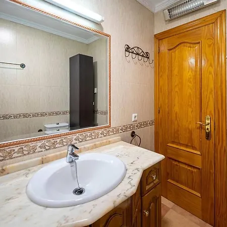 Bright 3-bedroom With Sea Views Apartment *
