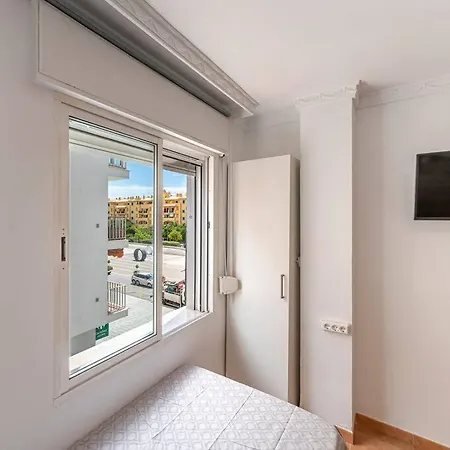 Bright 3-bedroom With Sea Views *