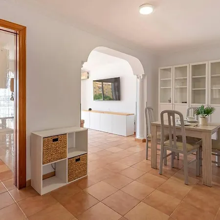 Bright 3-bedroom With Sea Views Marbella