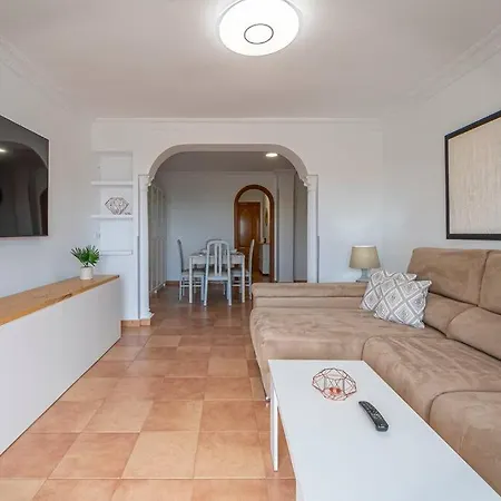 Bright 3-bedroom With Sea Views Apartment