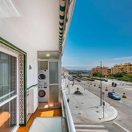 Bright 3-bedroom With Sea Views Marbella